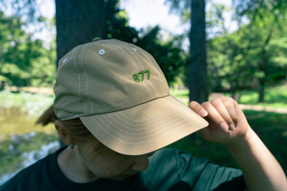 877 ポリエステル Cap / ベージュ×グリーン　着用