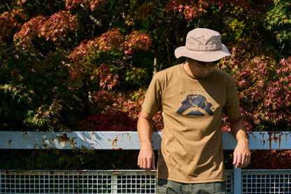 ハイキングマ T-shirt / コヨーテ