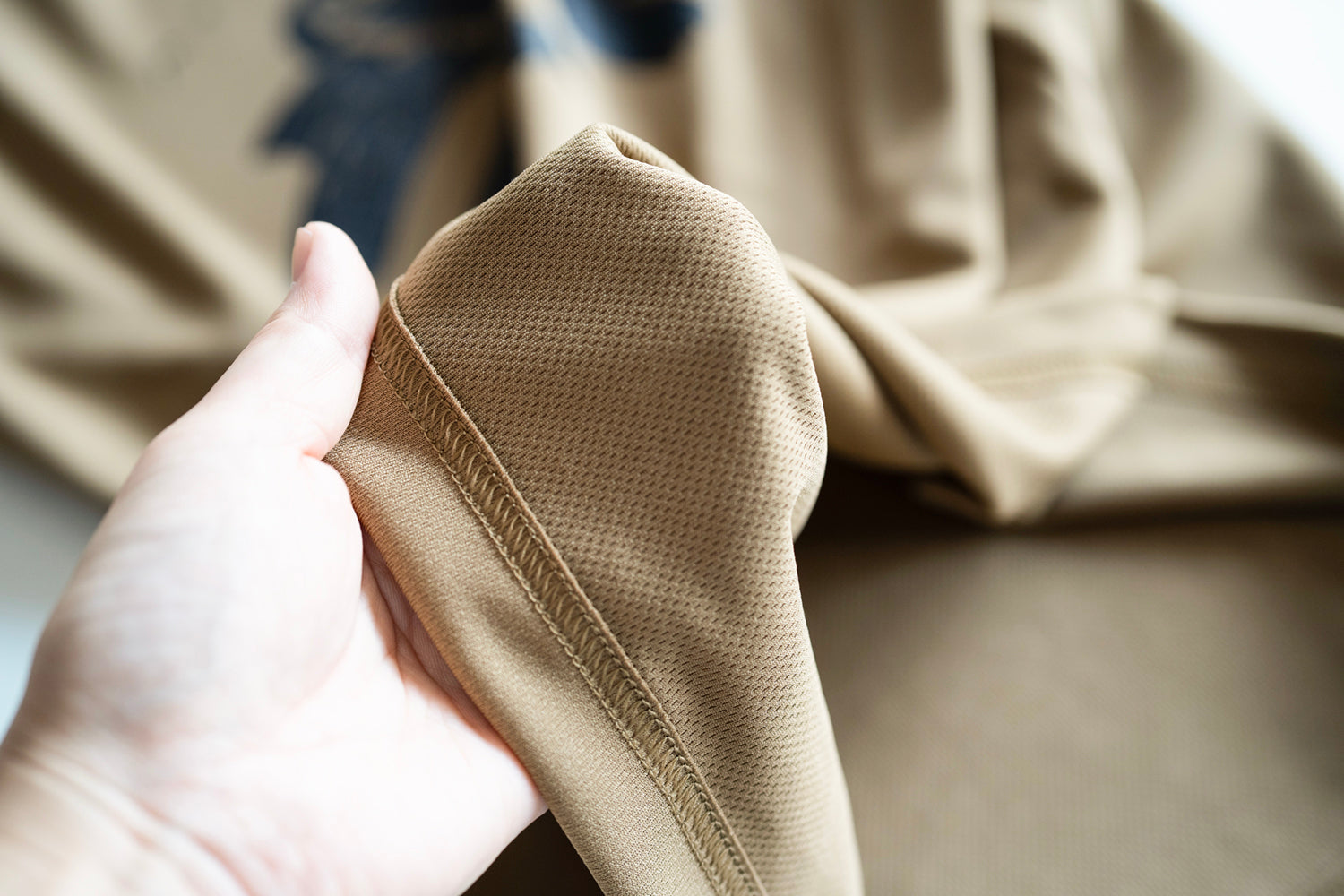 2025年6月 サロンドインゲボルグ Tシャツ コーヒー色 Salon de